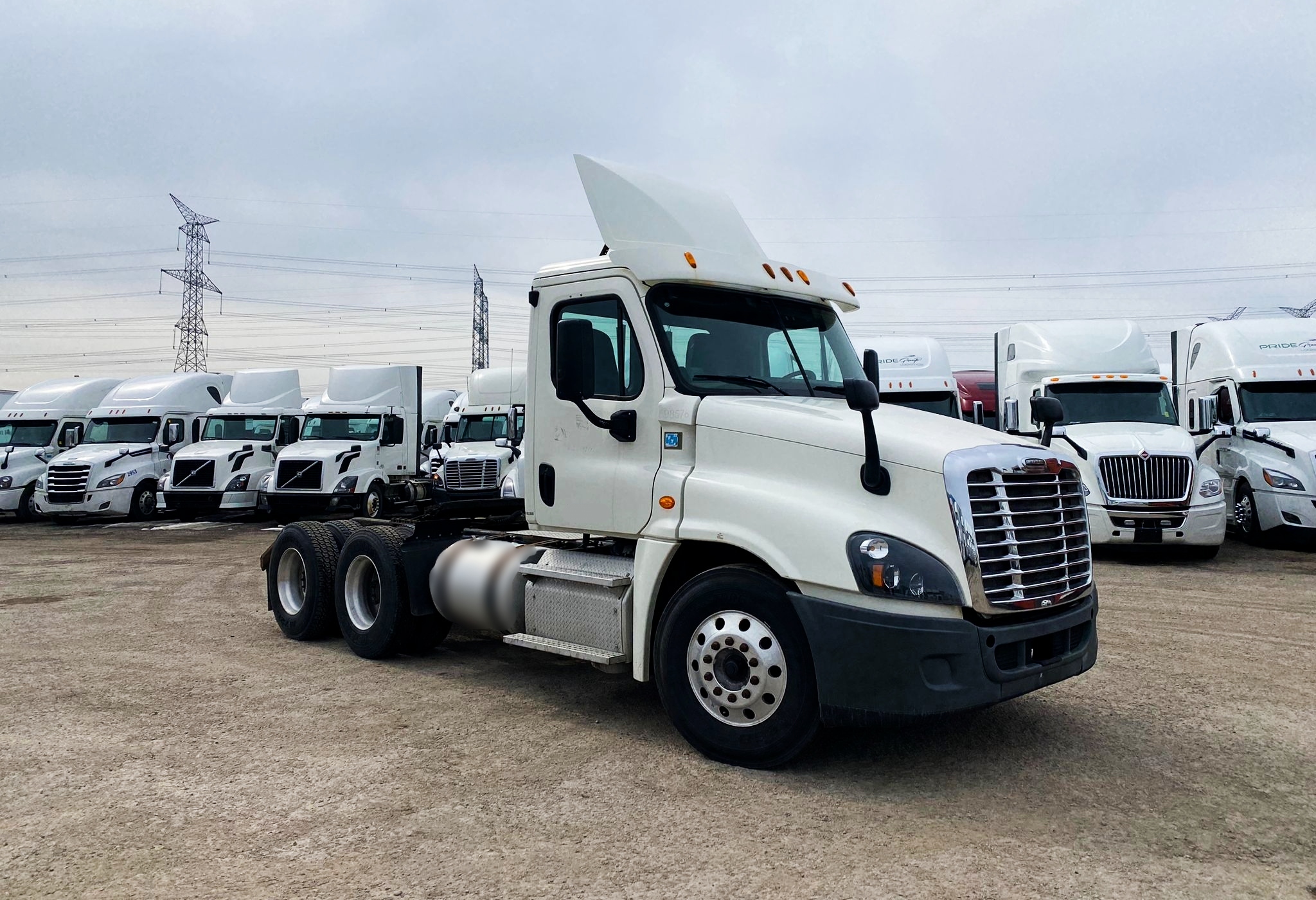 2015 Freightliner Daycab READY TO GO UNIT...