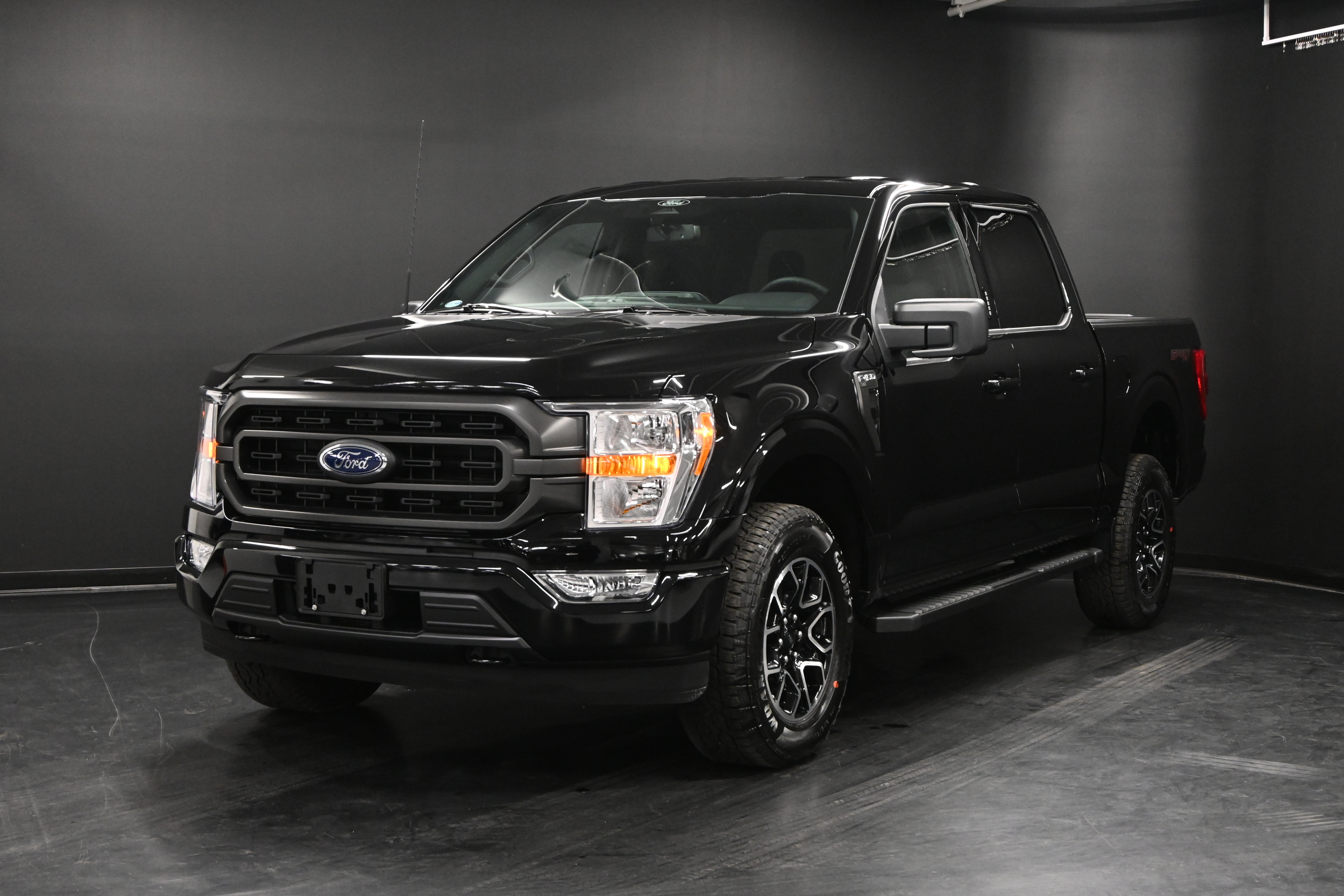 2022 Ford F-150 Rent Now @$899/Month-XLT 4WD SuperCrew 