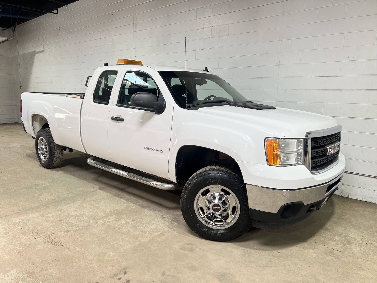 2013 GMC SIERRA 2500HD 8FT LONG BOX! EXT CAB! 6.0L GAS! ONE OWNER!