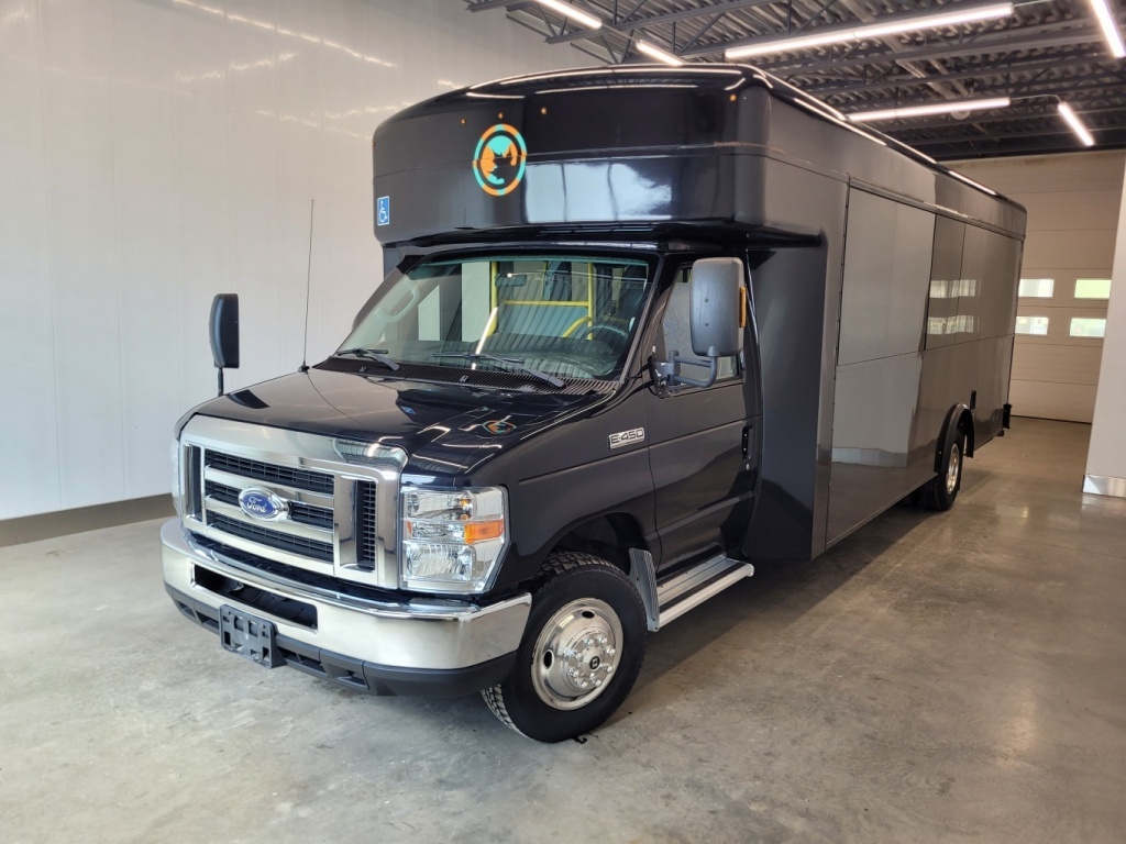 2017 Ford Econoline E-450 Autobus 21 Passagers***Monte charges chaise 