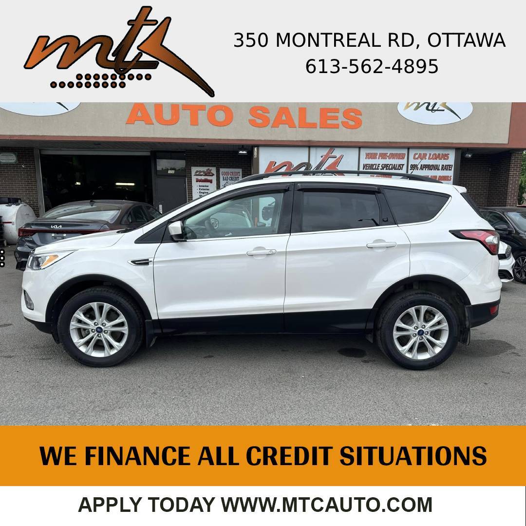 2018 Ford Escape SE 4WD 28k only CLEAN CARFAX 
