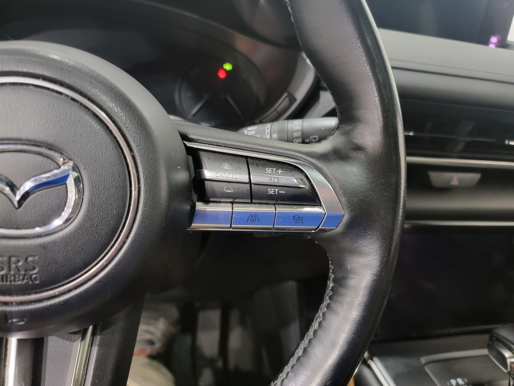 Mazda MX-30 2022 Climatisation, Système de navigation, Mirroirs électriques, Sièges électriques, Vitres électriques, Régulateur de vitesse, Sièges chauffants, Verrouillage électrique, Toit ouvrant, Mémoires de sièges, Bluetooth, Volant chauffant, Commandes de la radio au volant