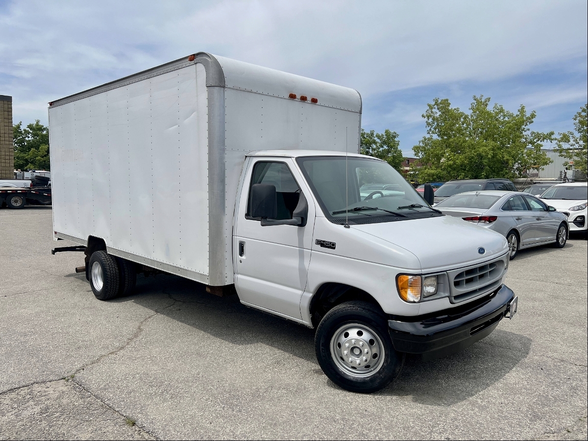 2002 Ford Econoline 16 FT BOX! 7.3L DIESEL! LOW KM! ONE OWNER!