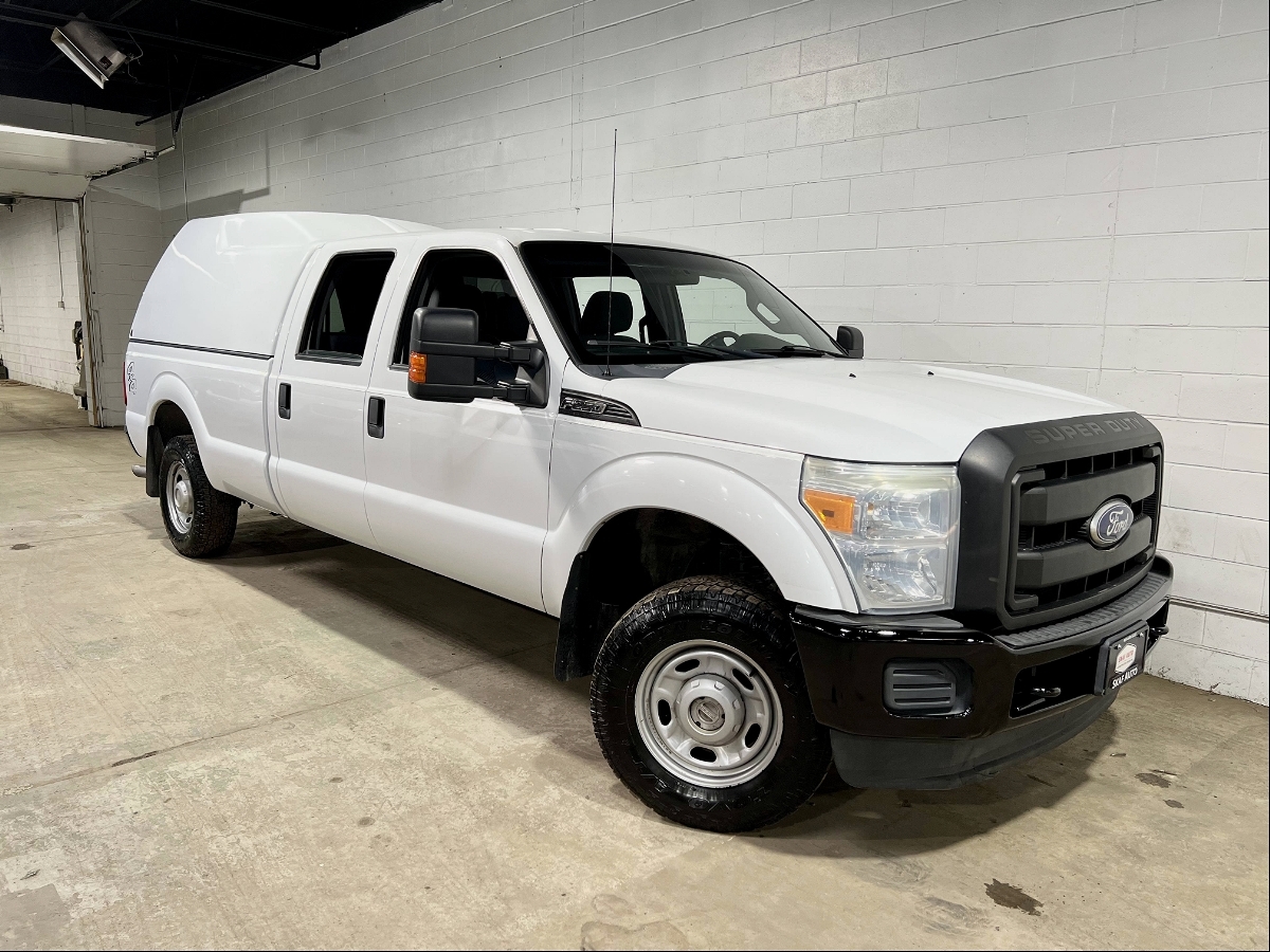 2011 Ford F-250 8FT LONG BOX! 4X4! CREW CAB! ONE OWNER!