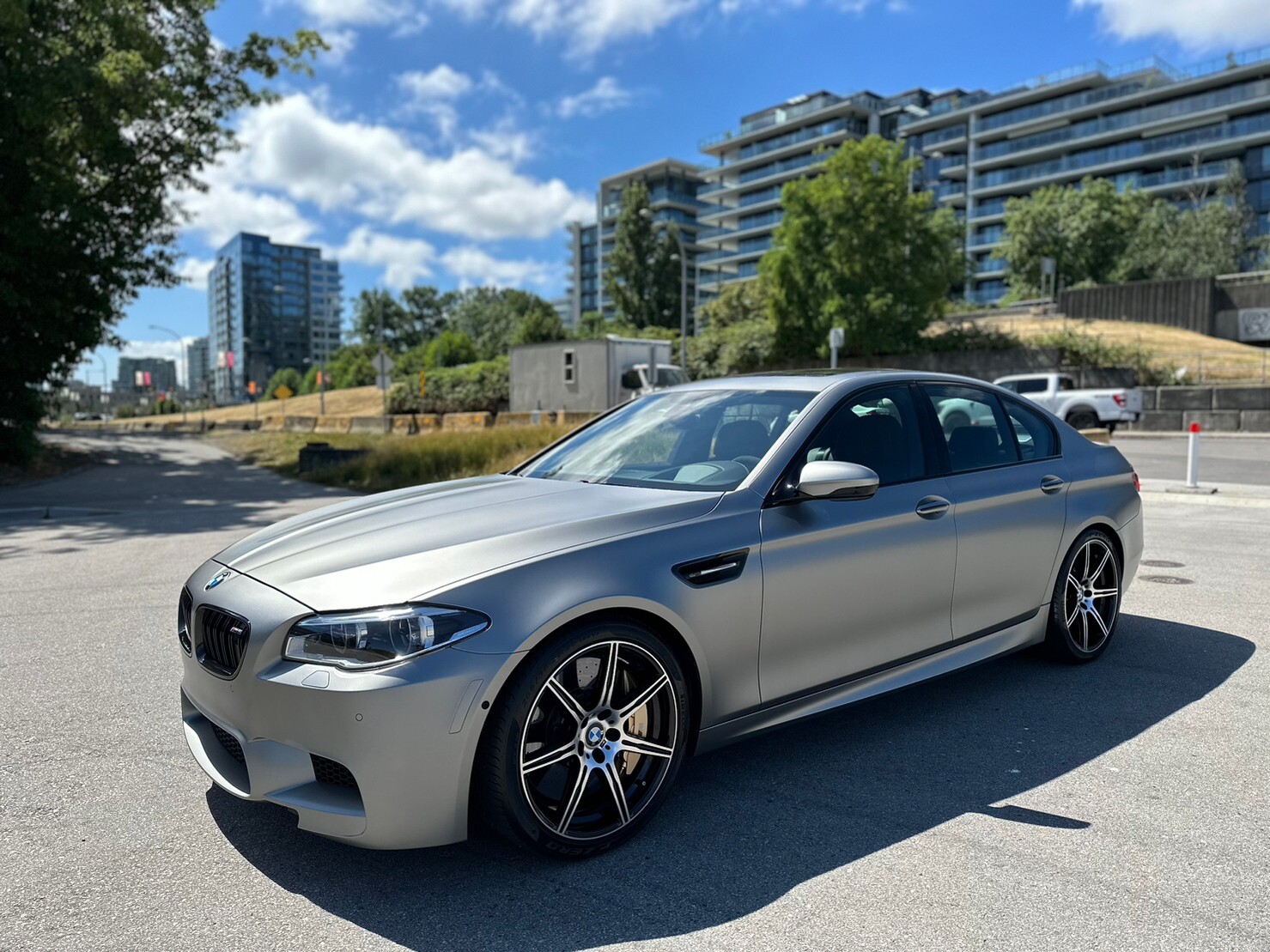 2015 BMW M5 30 Jadre Edition -Brand new condition, Clean Title