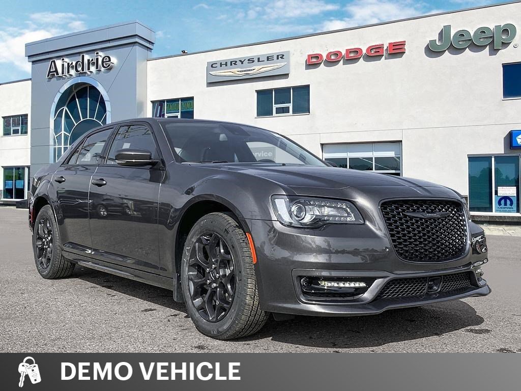 2023 Chrysler 300 Touring L | DEMO CLEARANCE | Sunroof