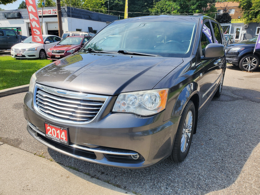 2014 Chrysler Town & Country Touring w/Leather