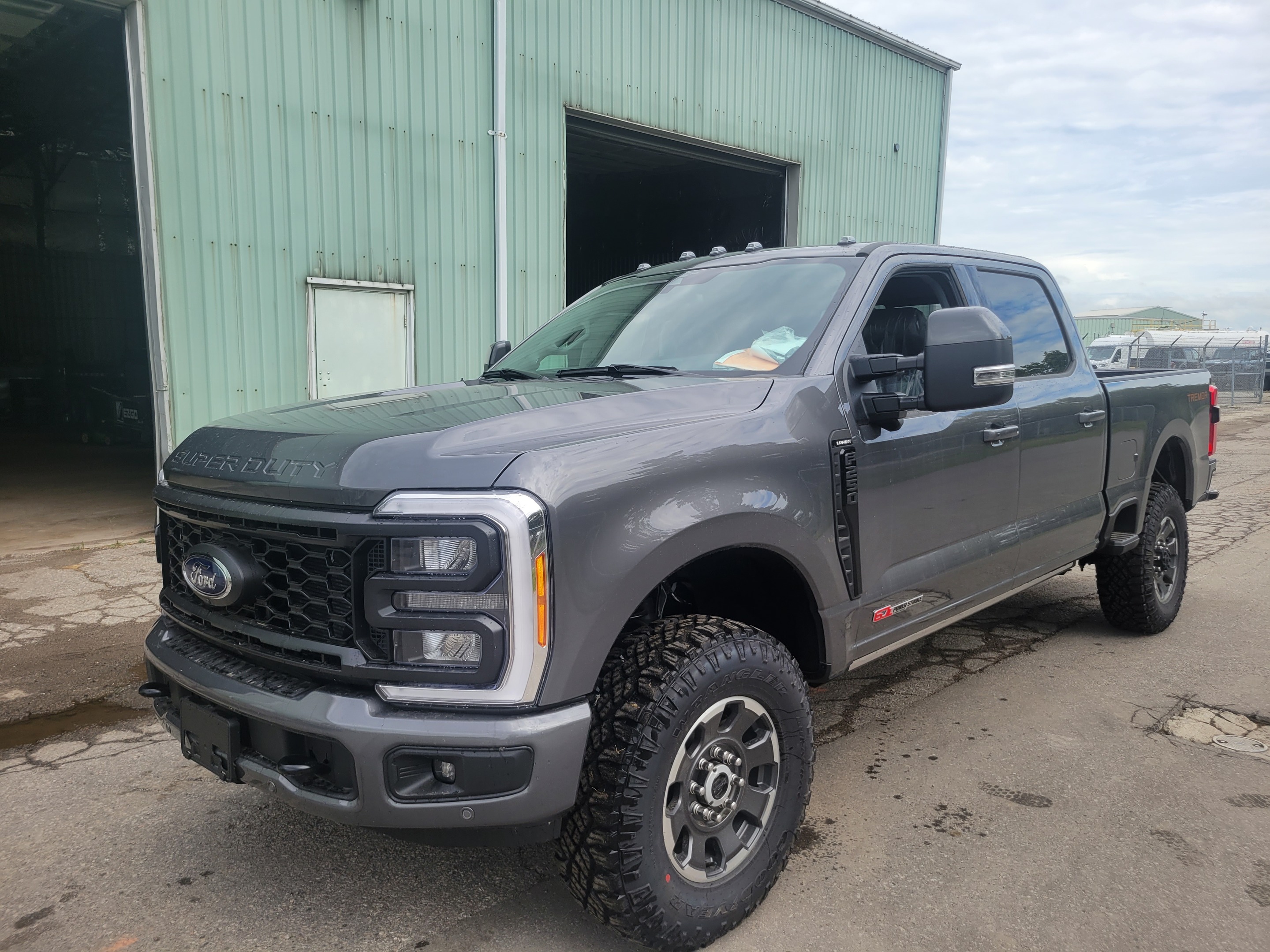2023 Ford F-250 SUPER DUTY Lariat   - Moonroof - Tremor Off-Road Package