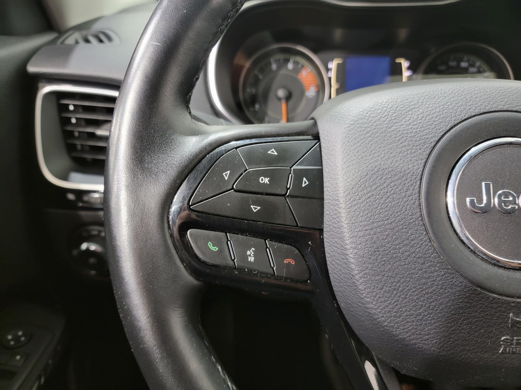 Jeep Cherokee 2019 Climatisation, Mirroirs électriques, Sièges électriques, Vitres électriques, Régulateur de vitesse, Sièges chauffants, Verrouillage électrique, Bluetooth, caméra-rétroviseur, Volant chauffant, Commandes de la radio au volant