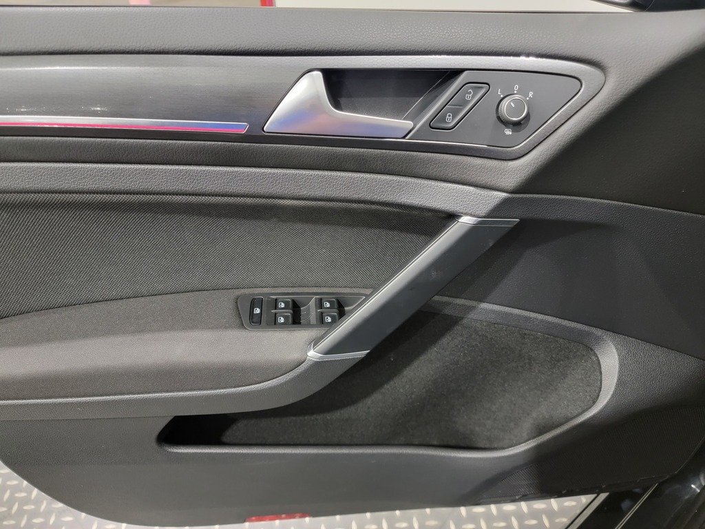 Volkswagen Golf GTI 2019 Climatisation, Mirroirs électriques, Vitres électriques, Sièges chauffants, Verrouillage électrique, Régulateur de vitesse, Bluetooth, caméra-rétroviseur, Commandes de la radio au volant