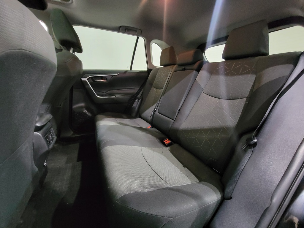 Toyota RAV4 2021 Climatisation, Mirroirs électriques, Sièges électriques, Vitres électriques, Régulateur de vitesse, Sièges chauffants, Verrouillage électrique, Toit ouvrant, Bluetooth, caméra-rétroviseur, Volant chauffant, Commandes de la radio au volant