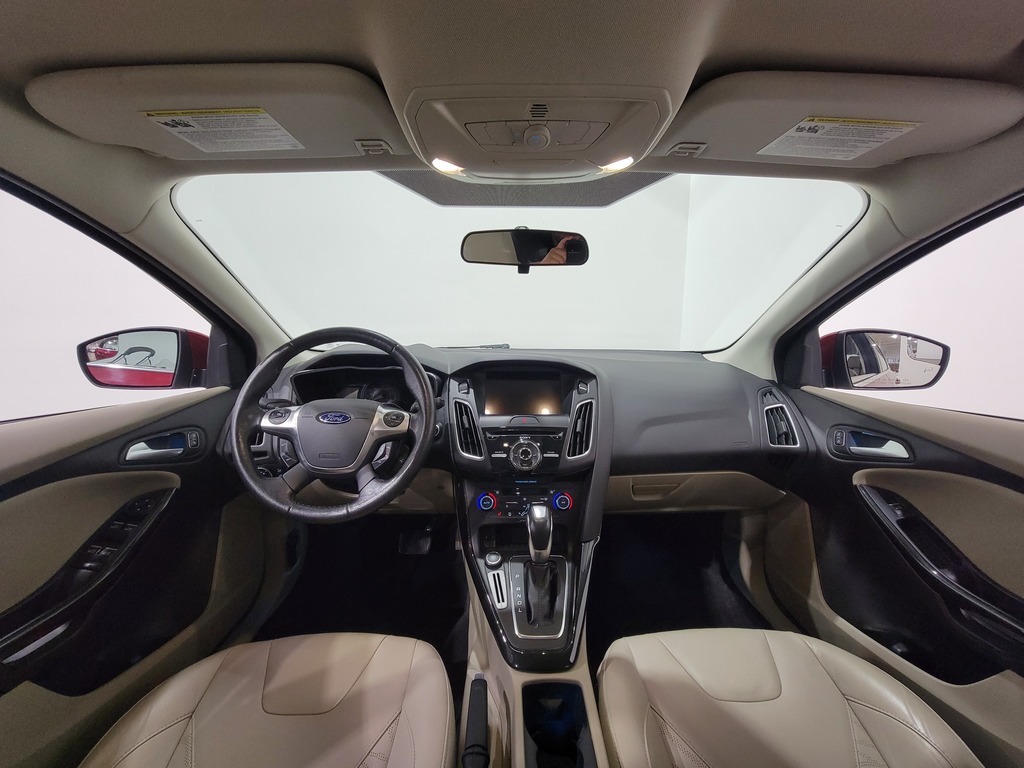 Ford Focus Electric 2016 Climatisation, Système de navigation, Mirroirs électriques, Sièges électriques, Vitres électriques, Sièges chauffants, Intérieur cuir, Verrouillage électrique, Régulateur de vitesse, Bluetooth, caméra-rétroviseur, Commandes de la radio au volant