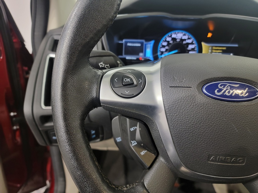 Ford Focus Electric 2016 Climatisation, Système de navigation, Mirroirs électriques, Sièges électriques, Vitres électriques, Sièges chauffants, Intérieur cuir, Verrouillage électrique, Régulateur de vitesse, Bluetooth, caméra-rétroviseur, Commandes de la radio au volant