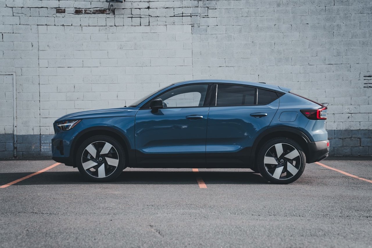 2023 Volvo C40 Recharge Pure Electric Recharge TWIN Ultimate - Dark