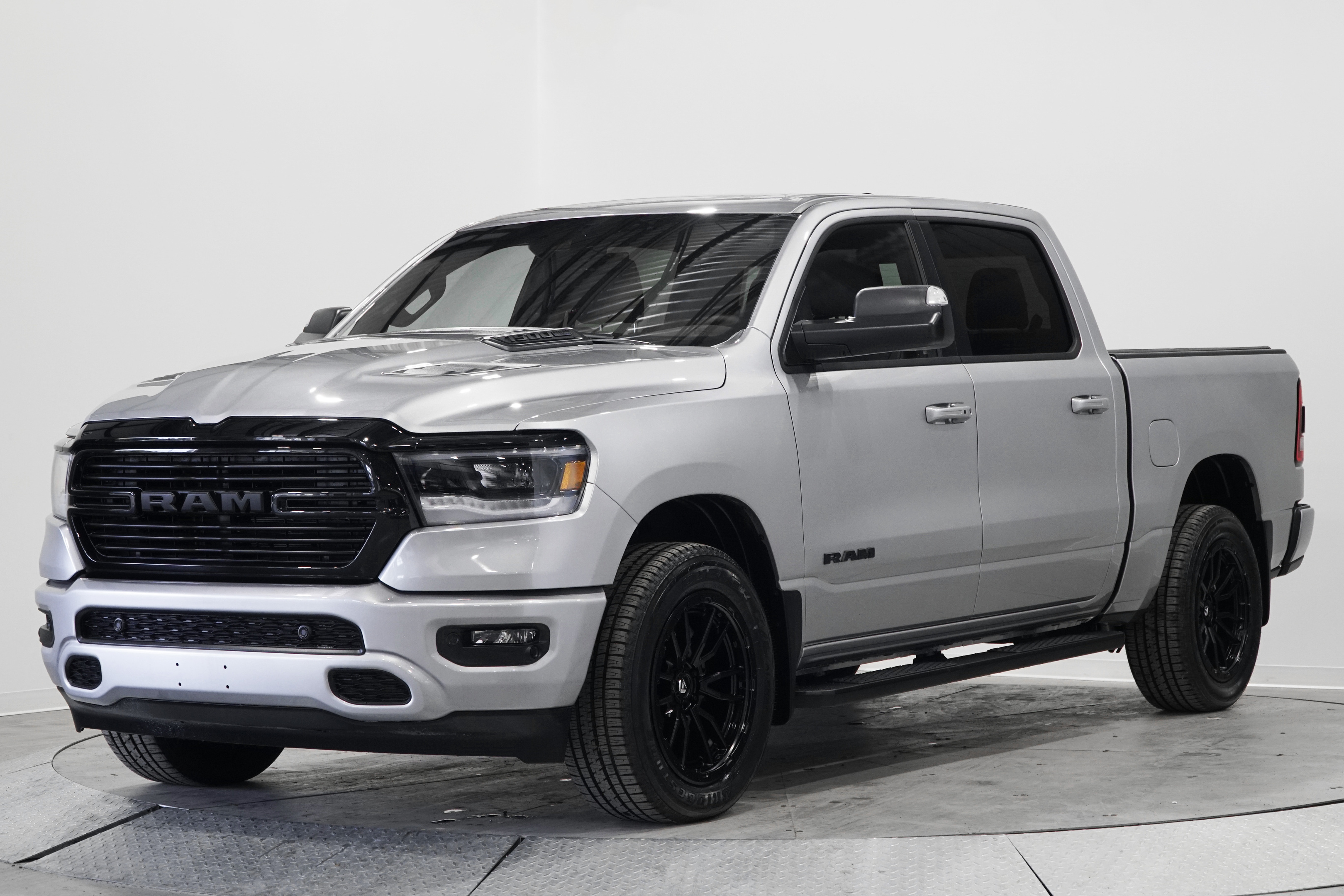 2023 Ram 1500 Sport PERFORMANCE, Night Edition, mags 22 pouces