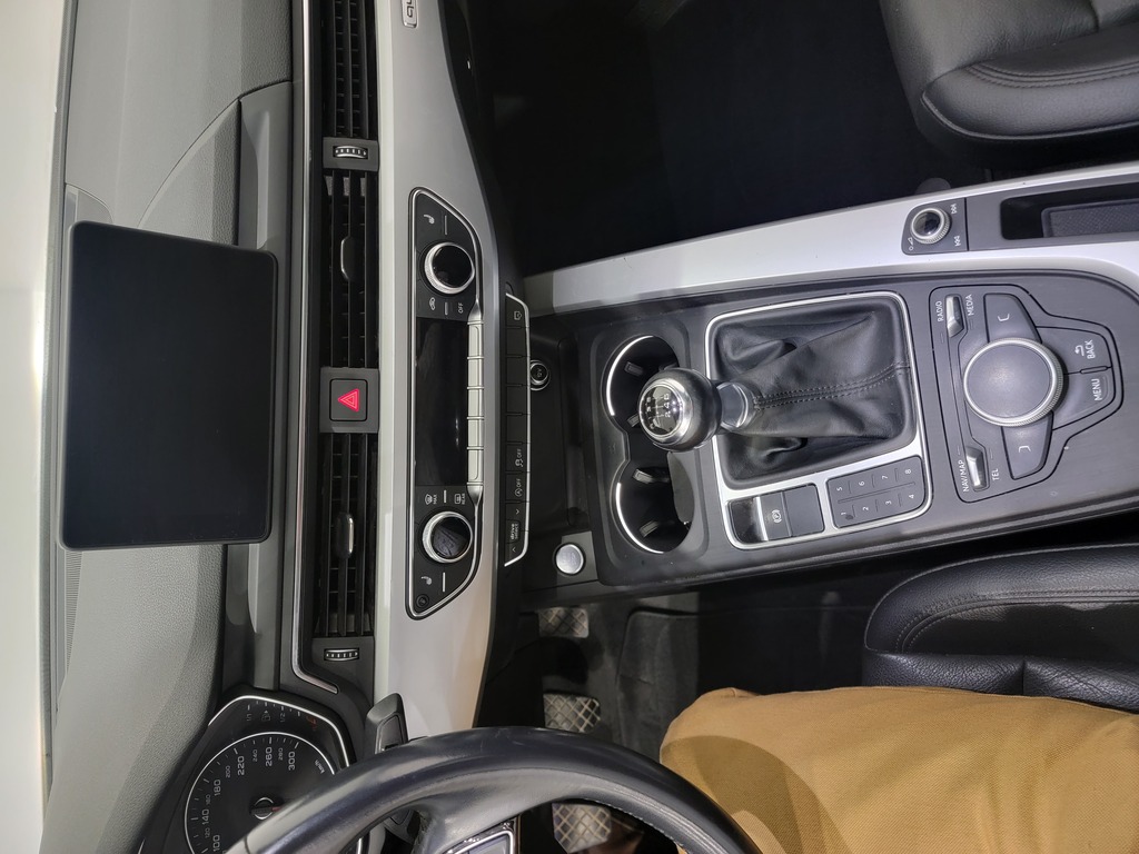 Audi A4 2017 Climatisation, Mirroirs électriques, Sièges électriques, Vitres électriques, Sièges chauffants, Intérieur cuir, Verrouillage électrique, Toit ouvrant, Régulateur de vitesse, Mémoires de sièges, Bluetooth, Commandes de la radio au volant