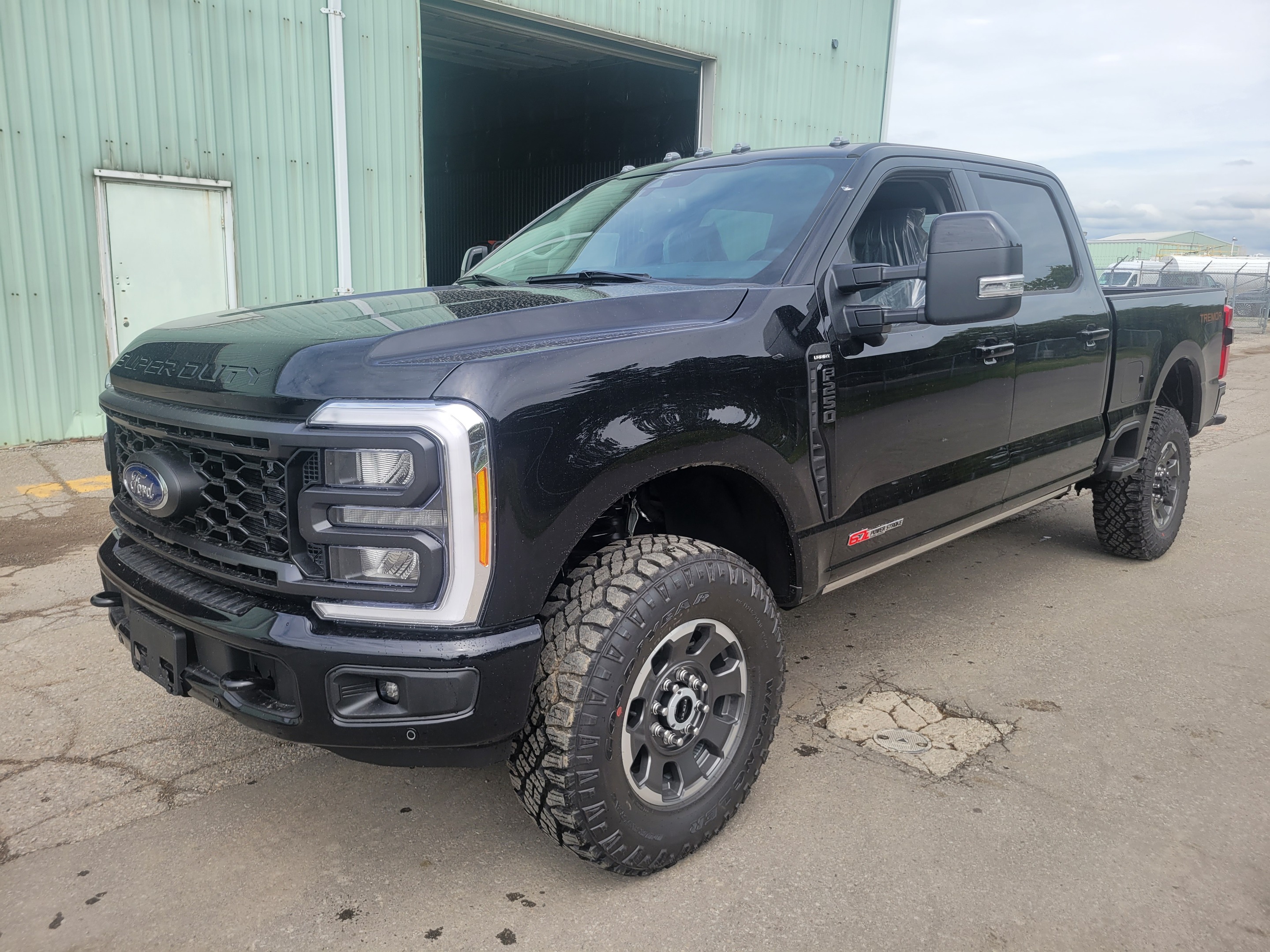 2023 Ford F-250 SUPER DUTY Lariat   - Moonroof - Sport Package