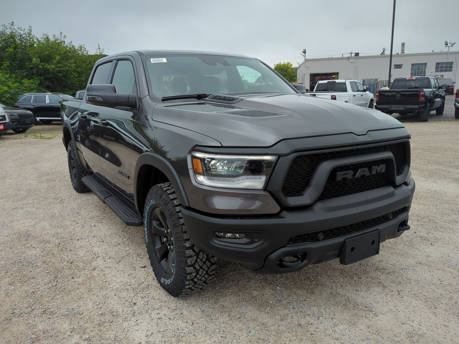 2024 Ram 1500 REBEL - CREW CAB 4x4 - Vented Leather - Pano Roof