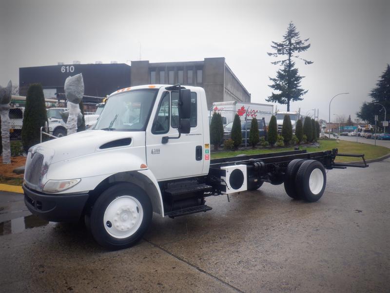 2006 International 4300 Cab and Chassis Air Brakes Dually Diesel
