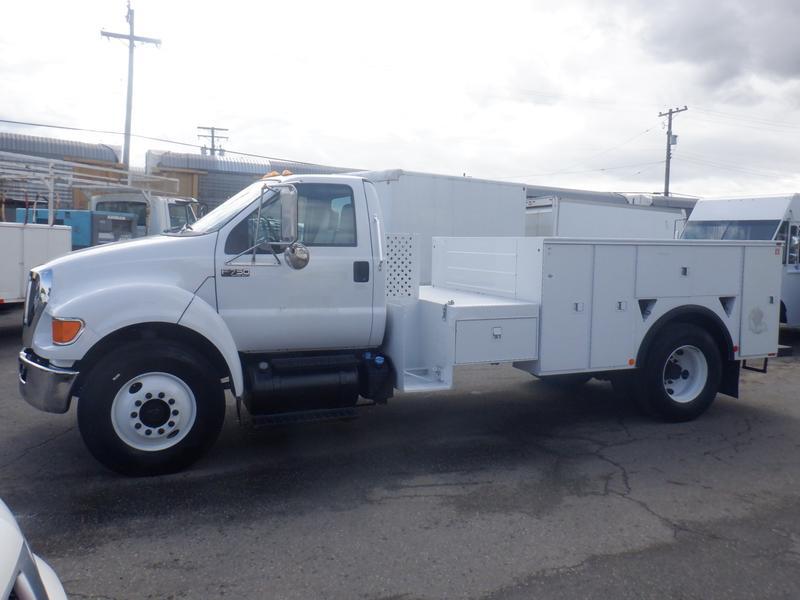 2011 Ford F-750 Service Truck 2WD 3 Seater Diesel