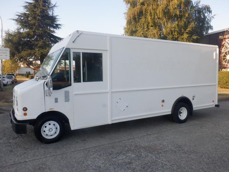 2006 Ford Econoline E-450 Utilimaster 16 Foot Cargo Step Van with Rear