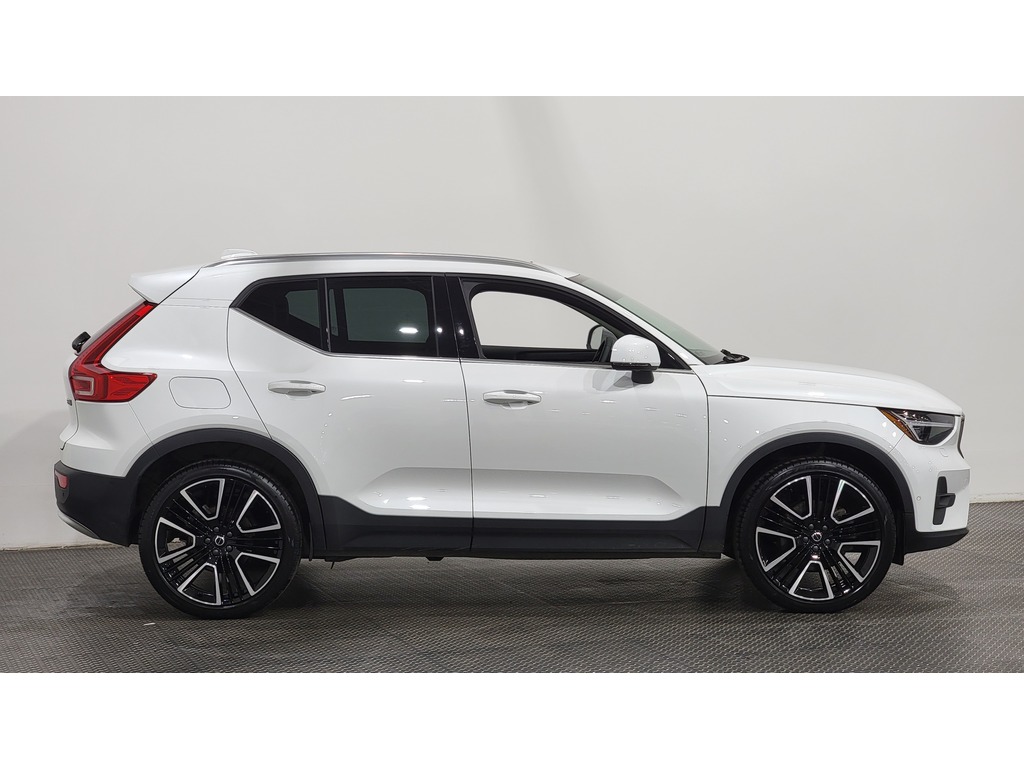 Volvo XC40 2023 Air conditioner, Navigation system, Electric mirrors, Power Seats, Electric windows, Speed regulator, Heated seats, Leather interior, Electric lock, Seat memories, Bluetooth, Panoramic sunroof, rear-view camera, Heated steering wheel, Steering wheel radio controls