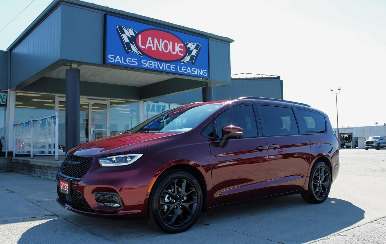 2023 Chrysler Pacifica Touring-L FWD w/ 'S' Appearance