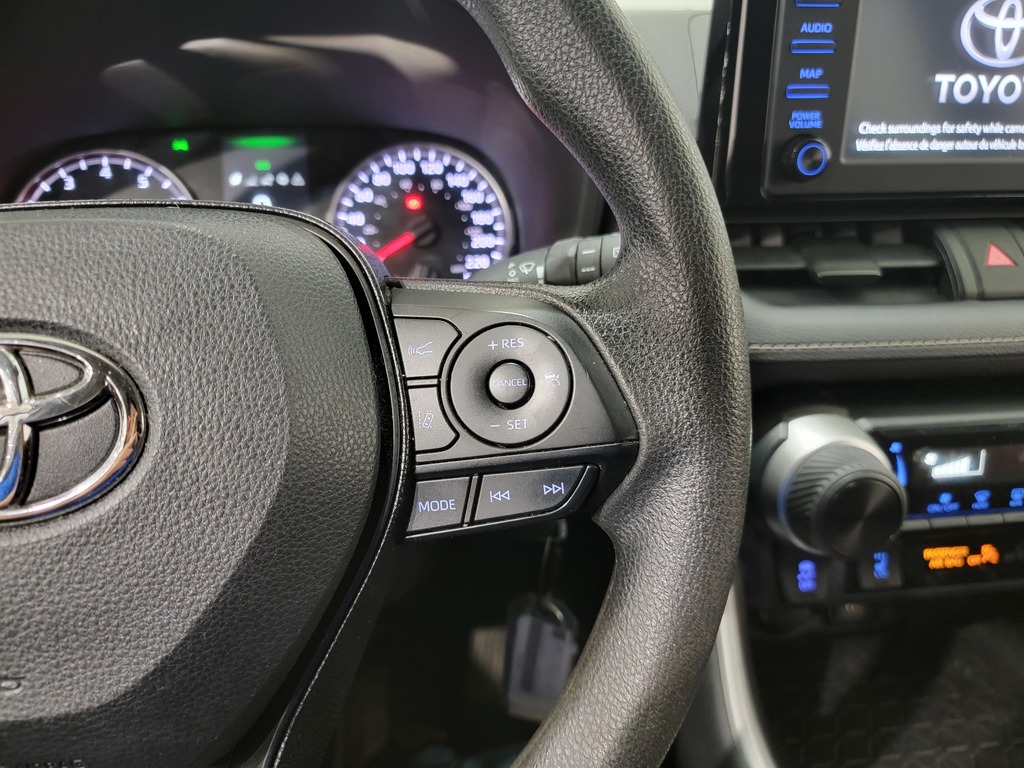 Toyota RAV4 2021 Climatisation, Mirroirs électriques, Vitres électriques, Régulateur de vitesse, Sièges chauffants, Verrouillage électrique, Bluetooth, caméra-rétroviseur, Commandes de la radio au volant