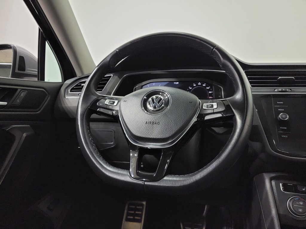 Volkswagen Tiguan 2021 Air conditioner, Navigation system, Electric mirrors, Power Seats, Electric windows, Speed regulator, Heated seats, Electric lock, Bluetooth, Panoramic sunroof, rear-view camera, Steering wheel radio controls