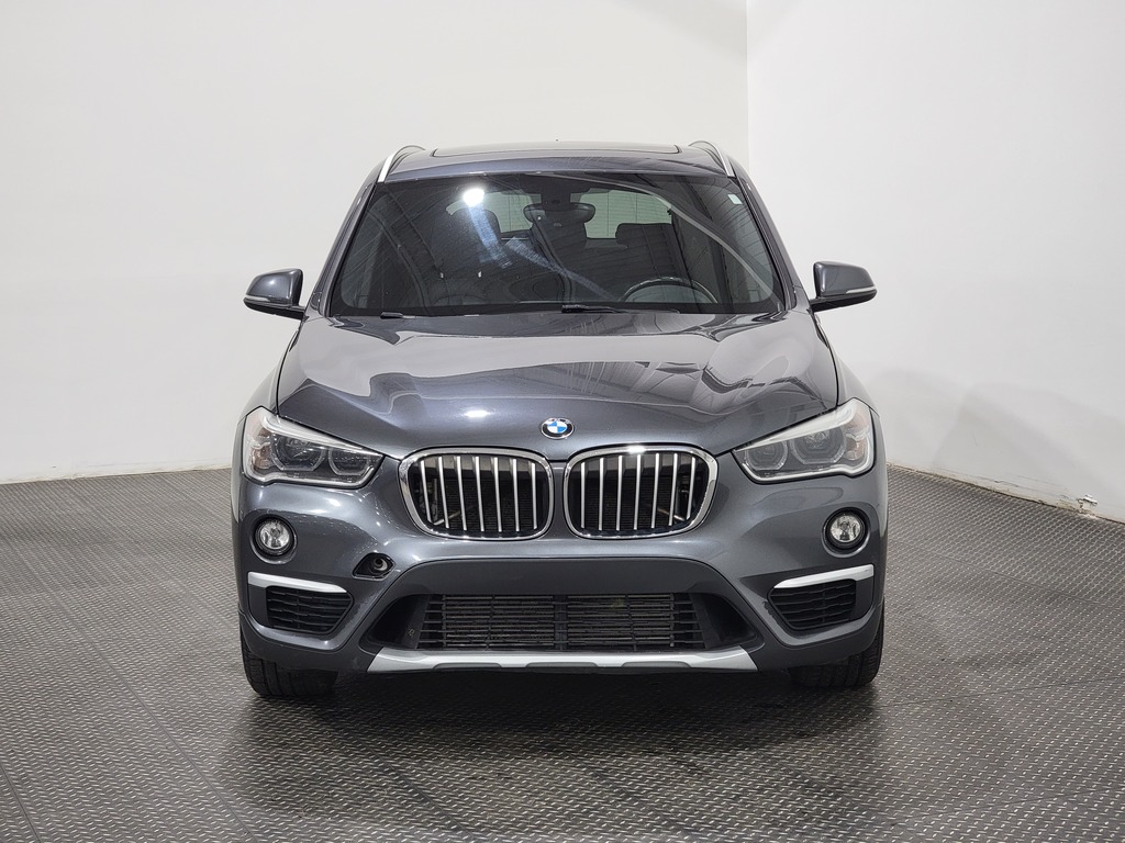 BMW X1 2016 Air conditioner, Electric mirrors, Power Seats, Electric windows, Speed regulator, Heated seats, Leather interior, Electric lock, Seat memories, Bluetooth, Panoramic sunroof, rear-view camera, Steering wheel radio controls