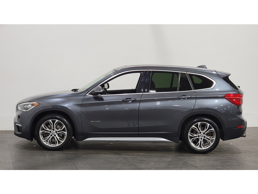 BMW X1 2016 Air conditioner, Electric mirrors, Power Seats, Electric windows, Speed regulator, Heated seats, Leather interior, Electric lock, Seat memories, Bluetooth, Panoramic sunroof, rear-view camera, Steering wheel radio controls