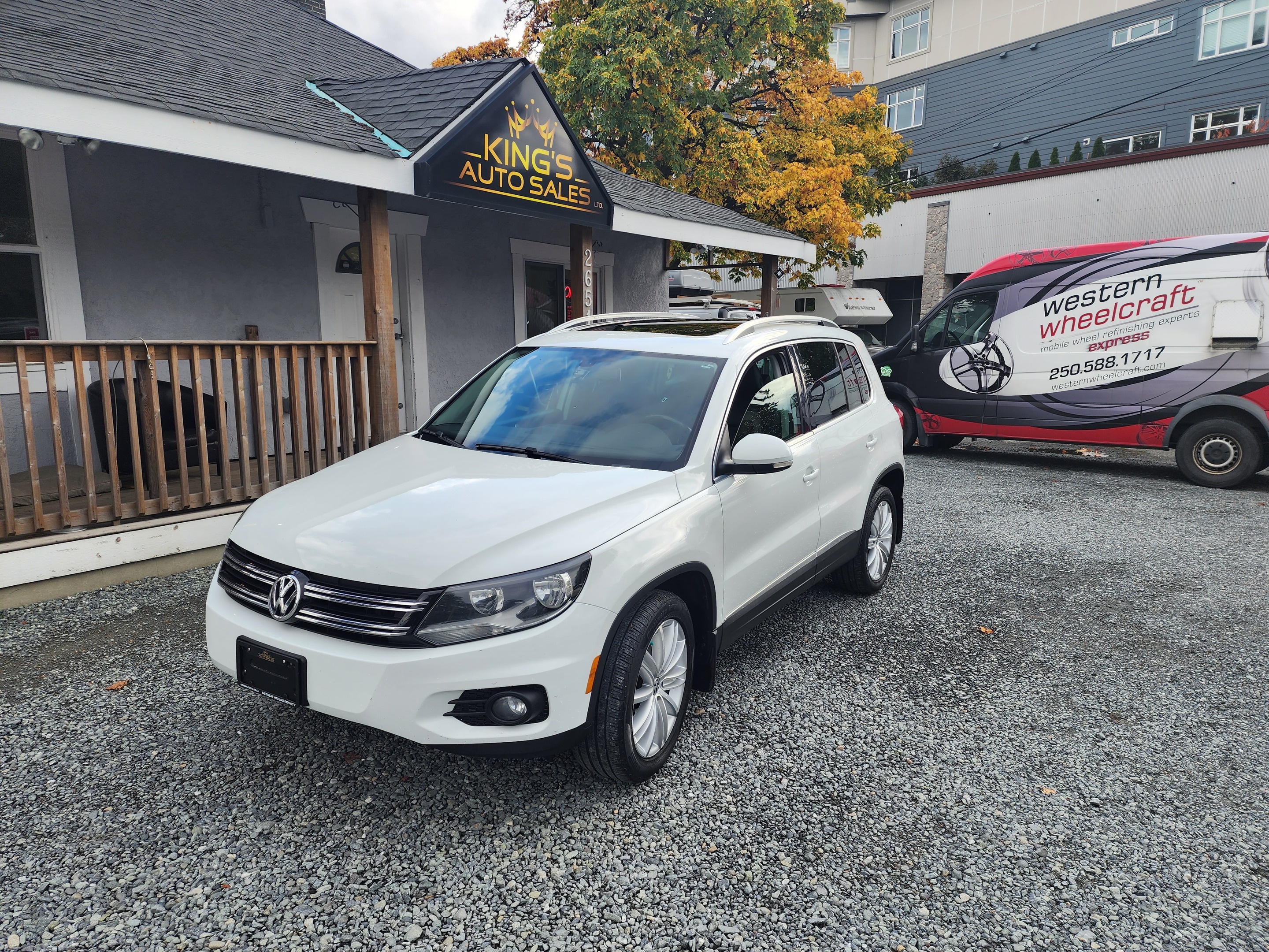 2016 Volkswagen Tiguan 4MOTION 4dr Auto Highline, Pano Roof, Leather, Nav