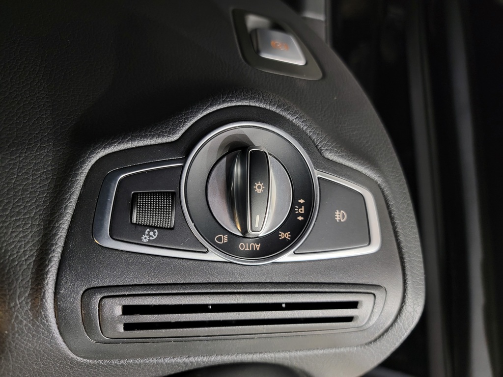 Mercedes-Benz GLC 2020 Air conditioner, Electric mirrors, Power Seats, Electric windows, Speed regulator, Heated seats, Leather interior, Electric lock, Seat memories, Bluetooth, rear-view camera, Steering wheel radio controls