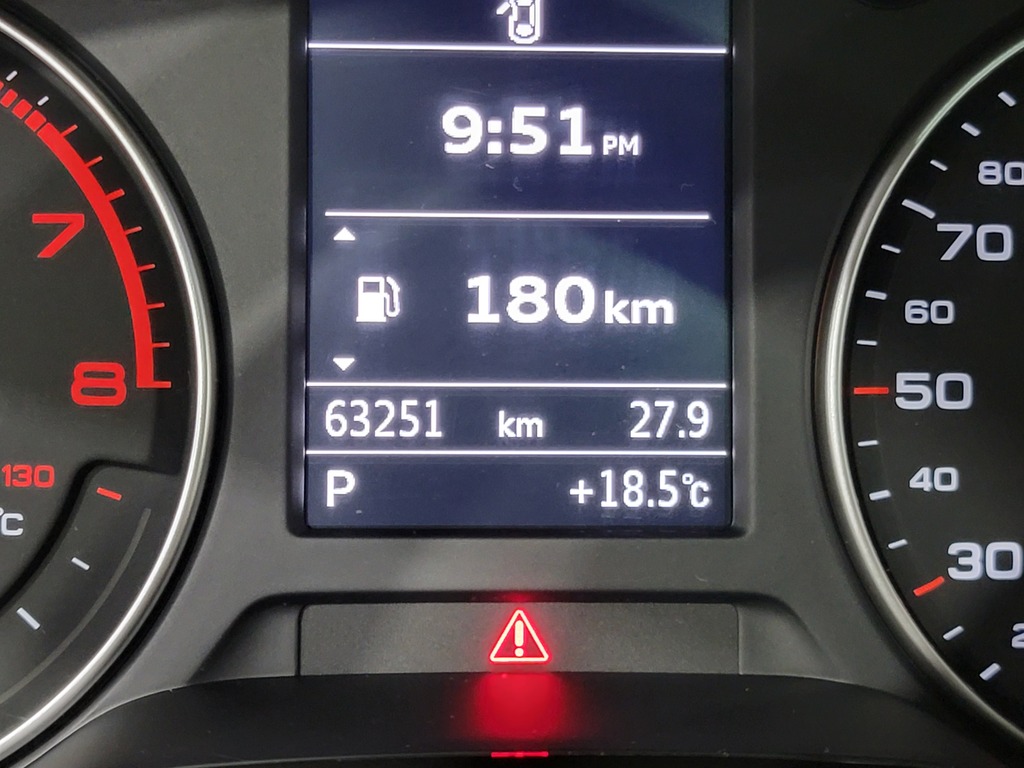 Audi A3 2019 Climatisation, Mirroirs électriques, Sièges électriques, Vitres électriques, Sièges chauffants, Intérieur cuir, Verrouillage électrique, Toit ouvrant, Régulateur de vitesse, Bluetooth, caméra-rétroviseur, Commandes de la radio au volant