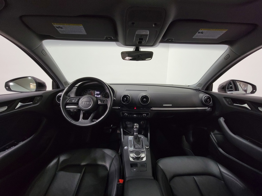 Audi A3 2019 Climatisation, Mirroirs électriques, Sièges électriques, Vitres électriques, Sièges chauffants, Intérieur cuir, Verrouillage électrique, Toit ouvrant, Régulateur de vitesse, Bluetooth, caméra-rétroviseur, Commandes de la radio au volant