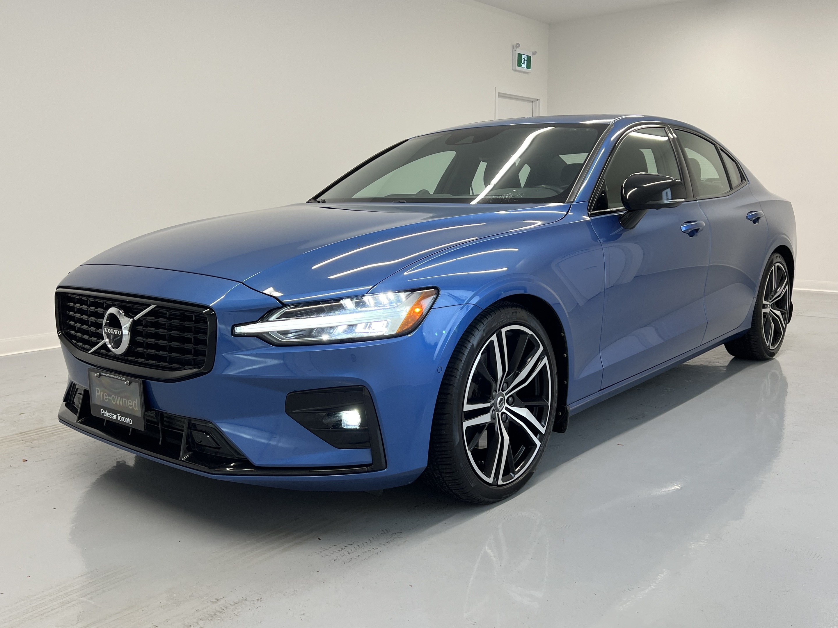 2021 Volvo S60 AWD l R-Design l BOWERS AND WILKINS SOUND 