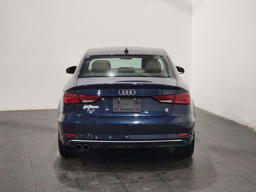 Audi A3 2020 Air conditioner, Electric mirrors, Power Seats, Electric windows, Heated seats, Leather interior, Electric lock, Sunroof, Speed regulator, Bluetooth, rear-view camera, Steering wheel radio controls