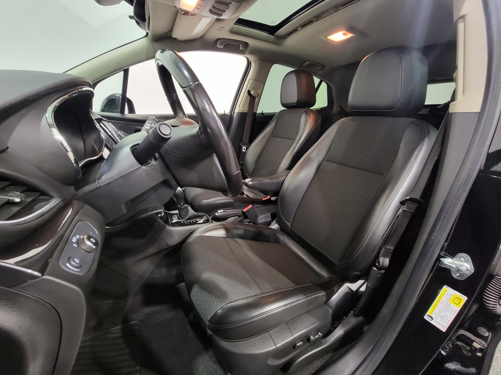 Buick Encore 2022 Air conditioner, Electric mirrors, Power Seats, Electric windows, Speed regulator, Electric lock, Bluetooth, rear-view camera, Steering wheel radio controls