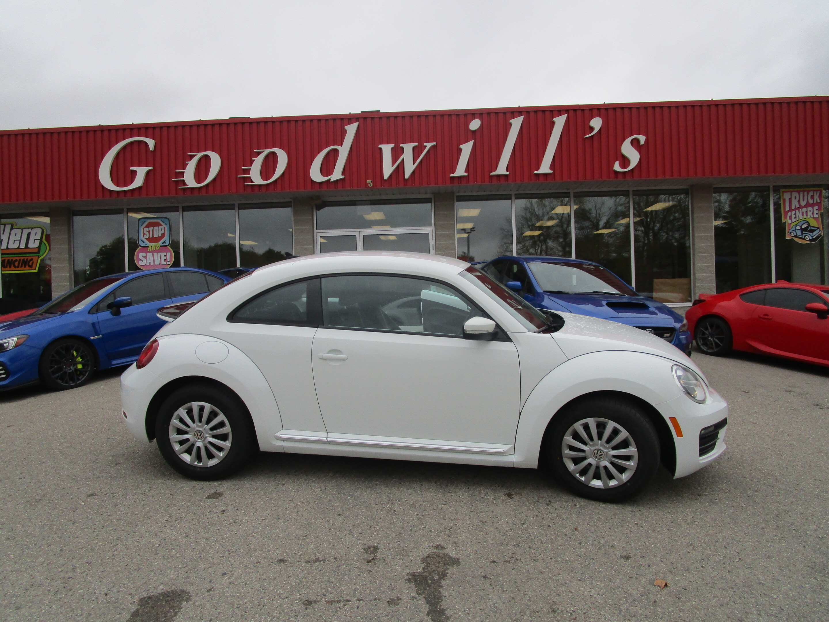 2017 Volkswagen Beetle Coupe AUTOMATIC, CLEAN CARFAX, BACKUP CAMERA!