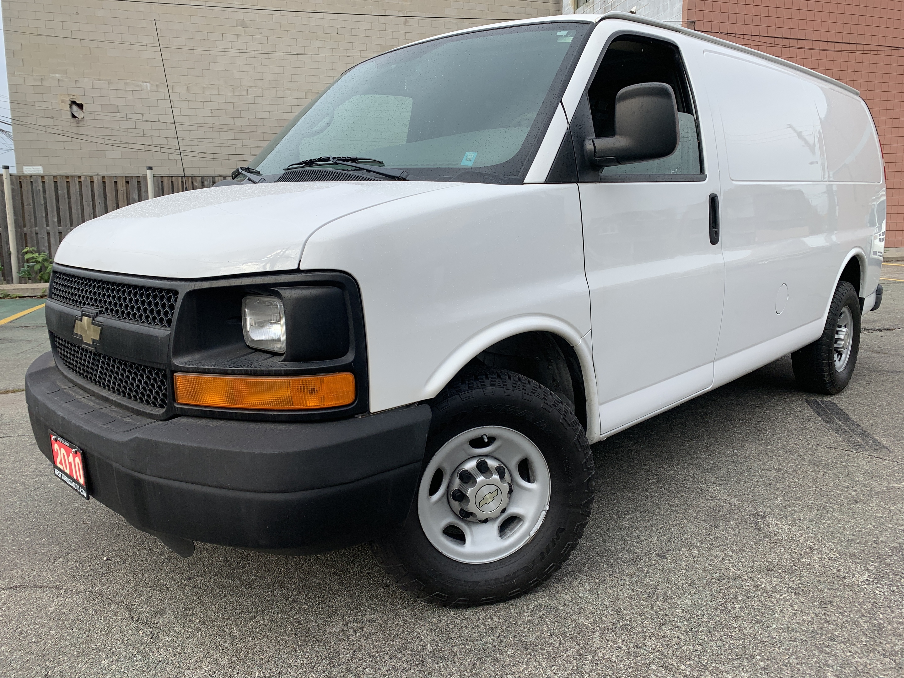 2010 Chevrolet Express 2500 !! SOLD SOLD !!!!   2500 / 3/4 TON  /  178375 KMS 