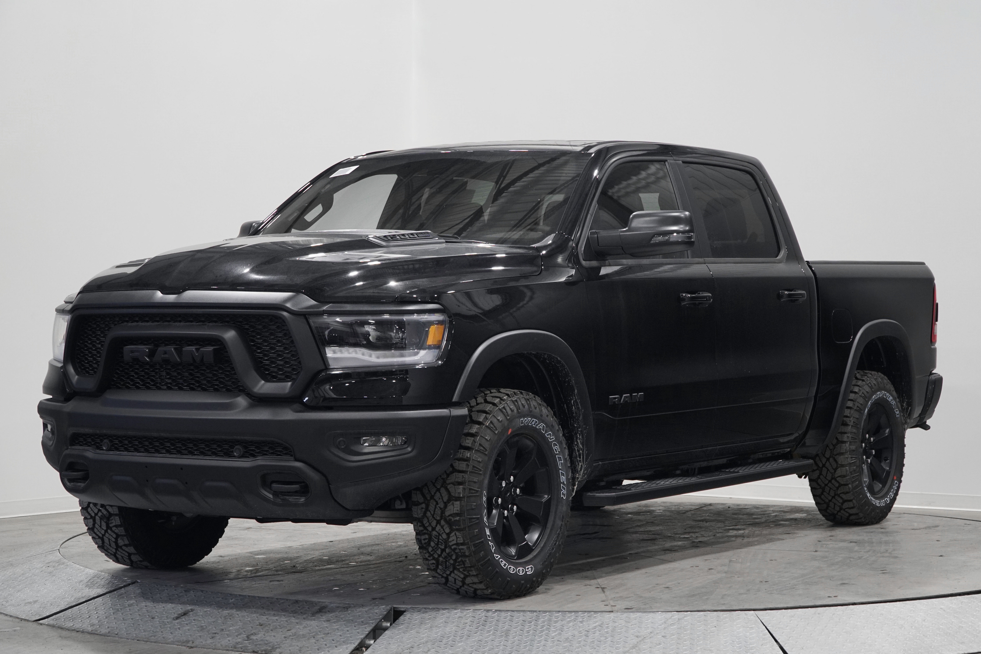 2024 Ram 1500 Night edition V8 écran 12pouces 