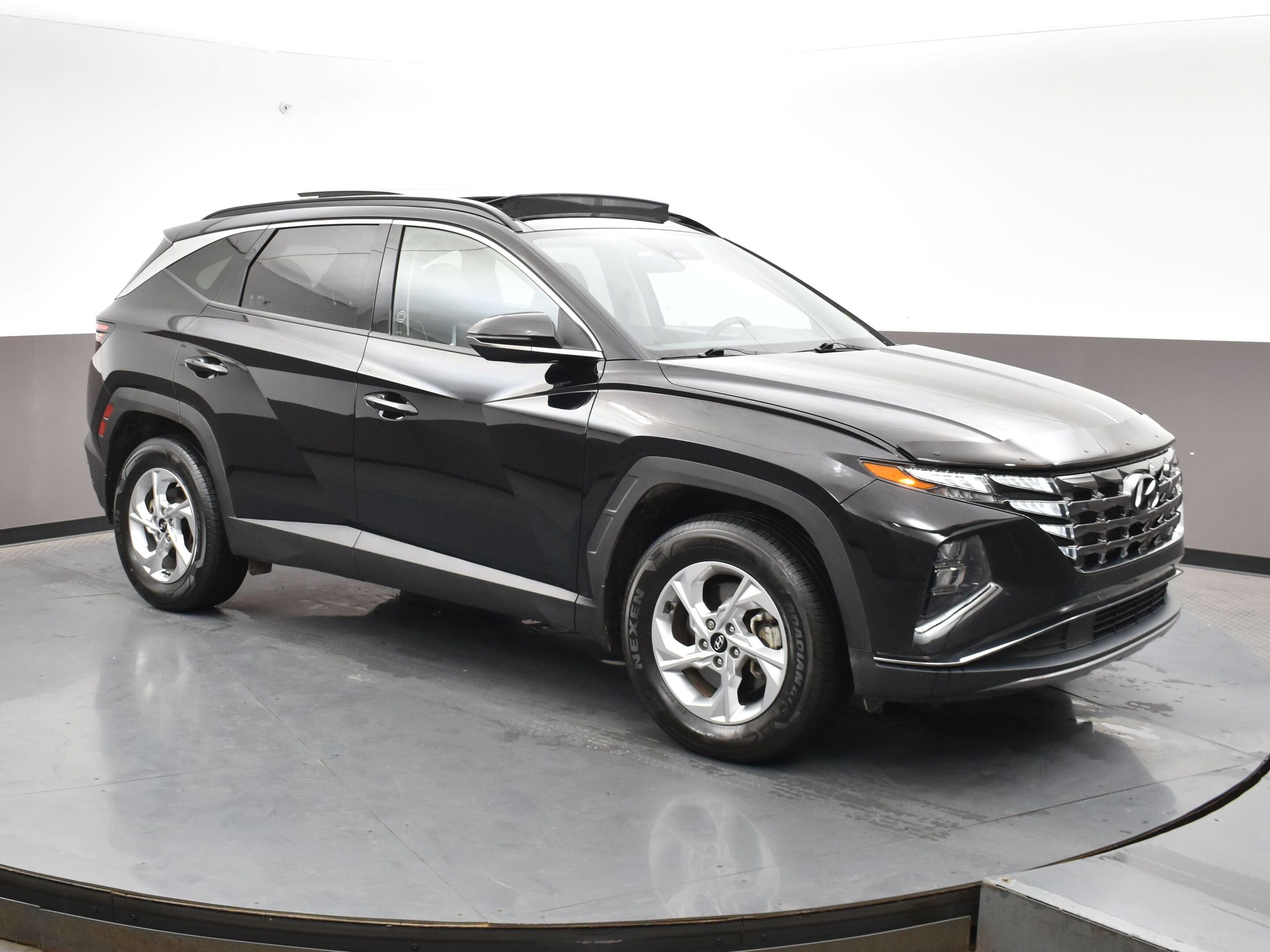 2022 Hyundai Tucson Preferred Trend, AWD, Leather, Sunroof, Alloys, Ap
