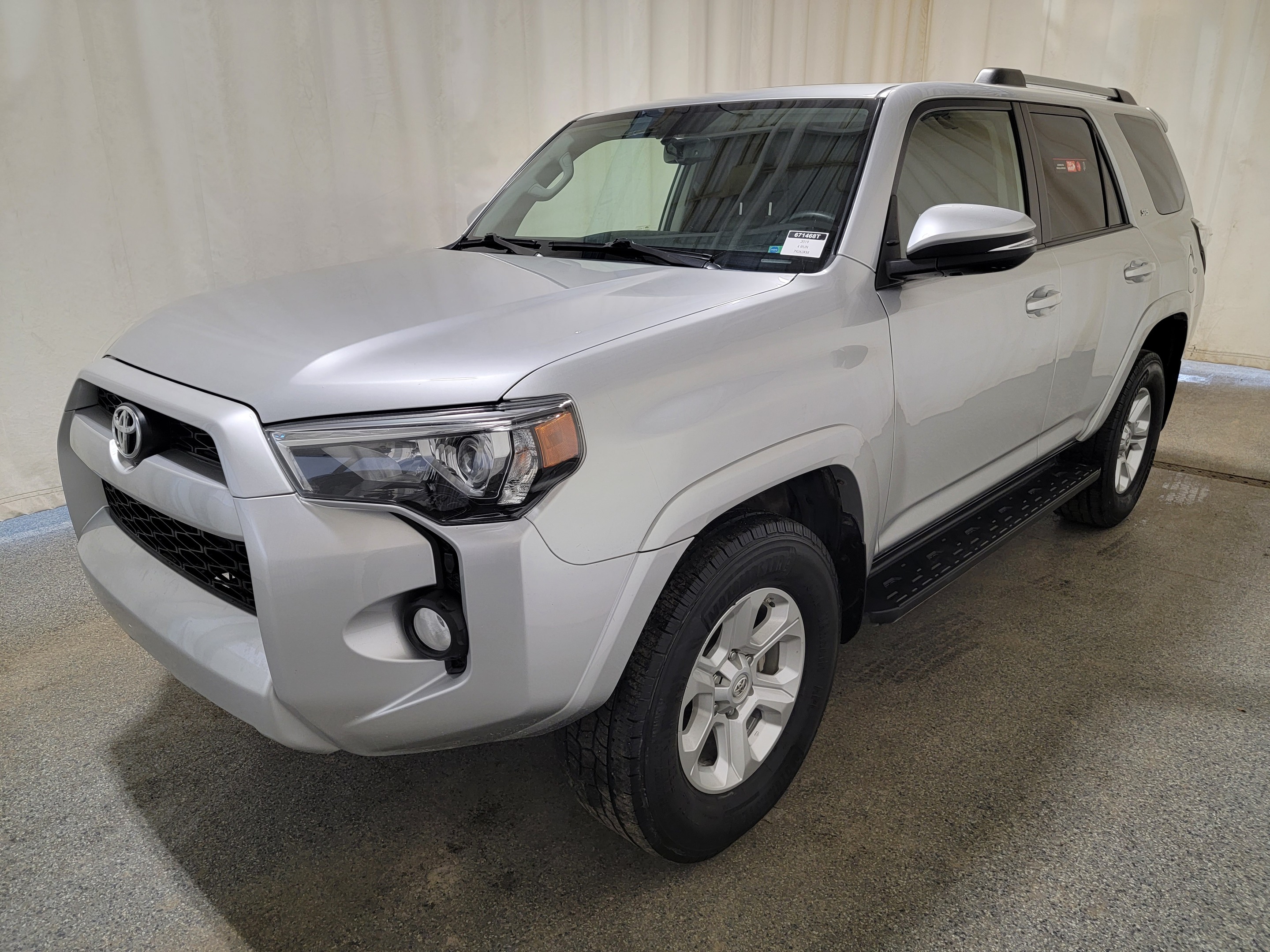 2019 Toyota 4Runner W/ NAVIGATION & HEATED LEATHER SEATS 