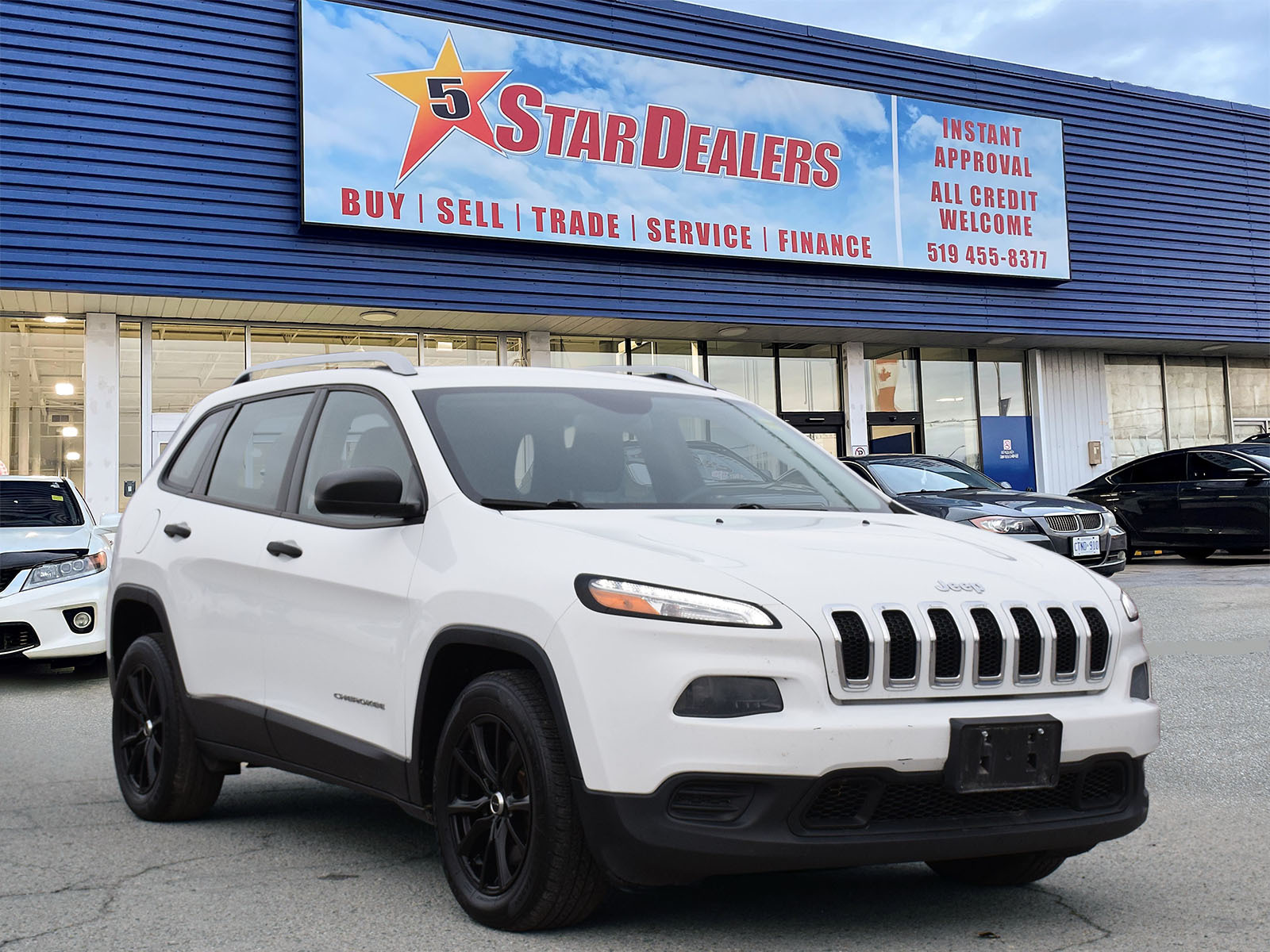 2015 Jeep Cherokee GREAT CONDITION! MUST SEE! WE FINANCE ALL CREDIT!