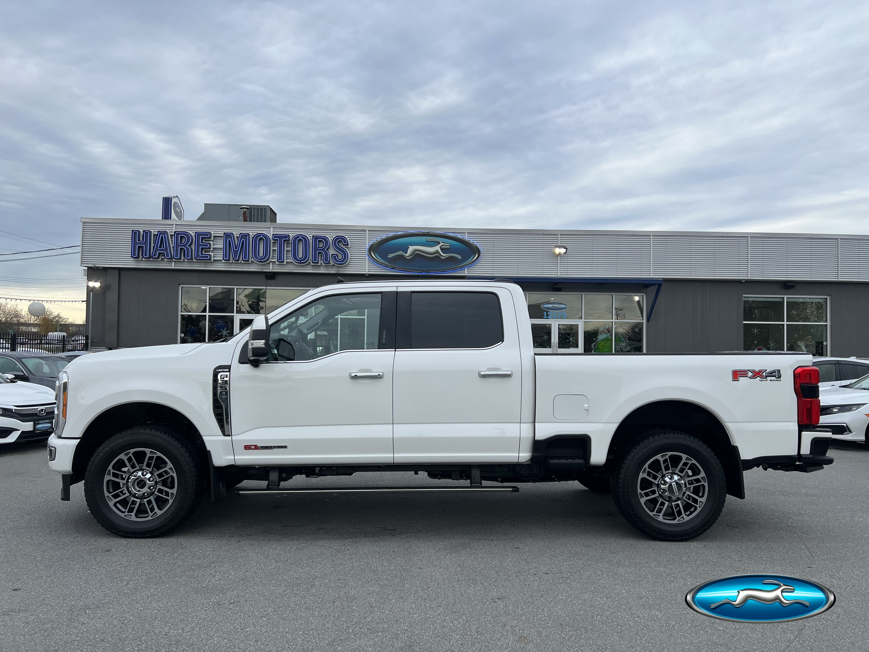 2023 Ford F-350 Limited w / Navigation,360 Camera & Panoramic Roof