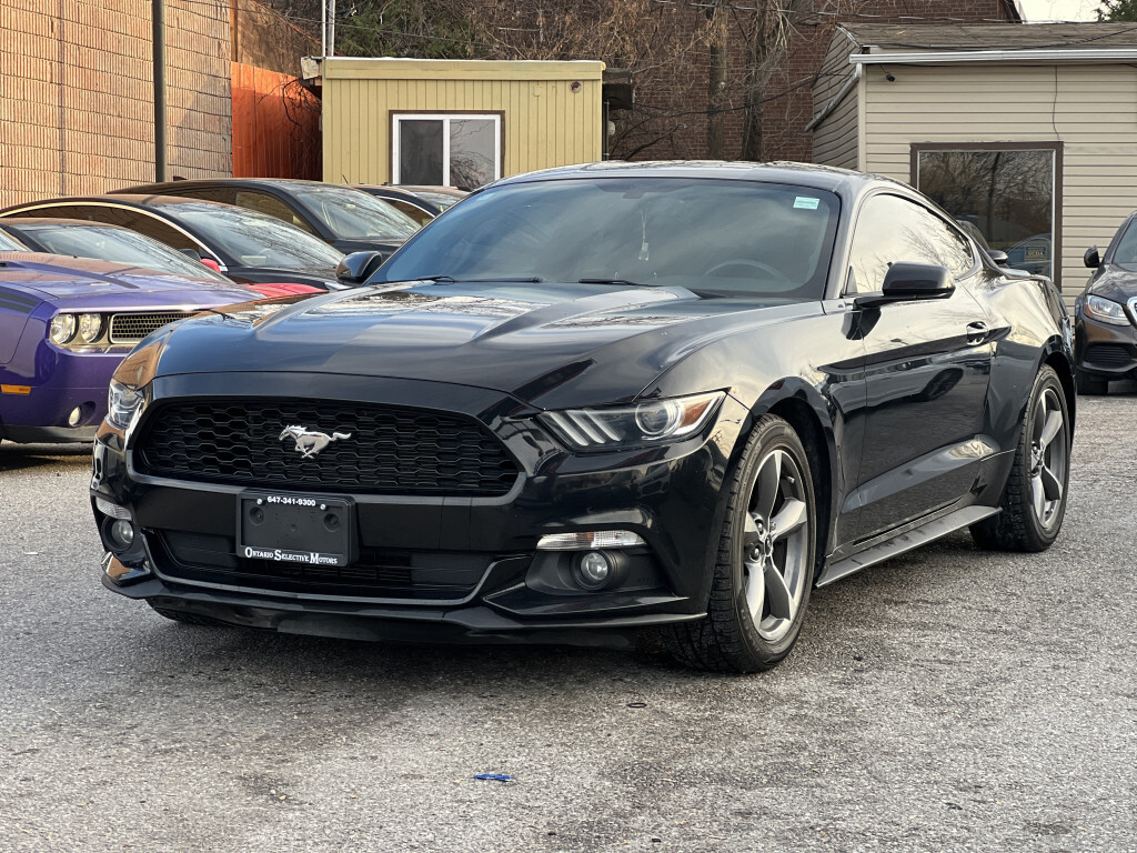 2015 Ford Mustang 2dr Fastback V6 / No Accidents Clean Carfax.