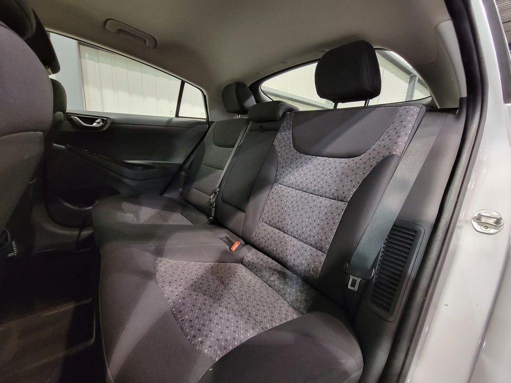 Hyundai IONIQ Electric Plus 2019 Climatisation, Système de navigation, Mirroirs électriques, Vitres électriques, Sièges chauffants, Verrouillage électrique, Régulateur de vitesse, Bluetooth, caméra-rétroviseur, Volant chauffant, Commandes de la radio au volant