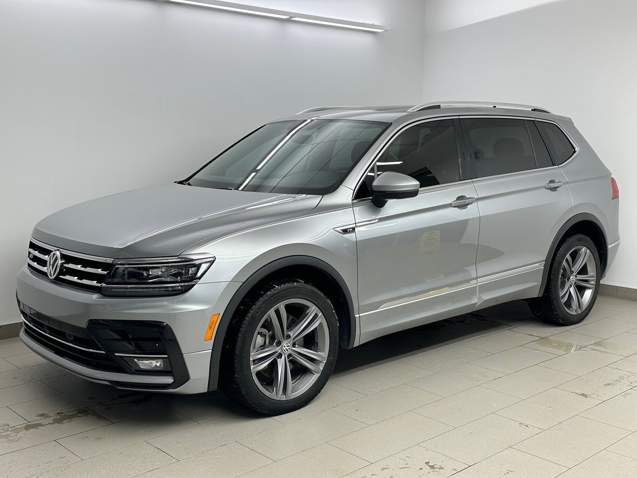 2021 Volkswagen Tiguan Highline RATES FROM 4.99% / R-LINE / LEATHER / FEN