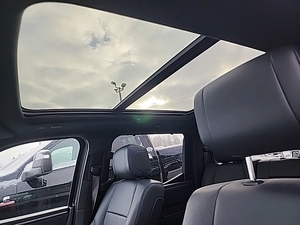 2022 Toyota Tundra Platinum Hybrid - Panoramic Roof - Leather - JBL S