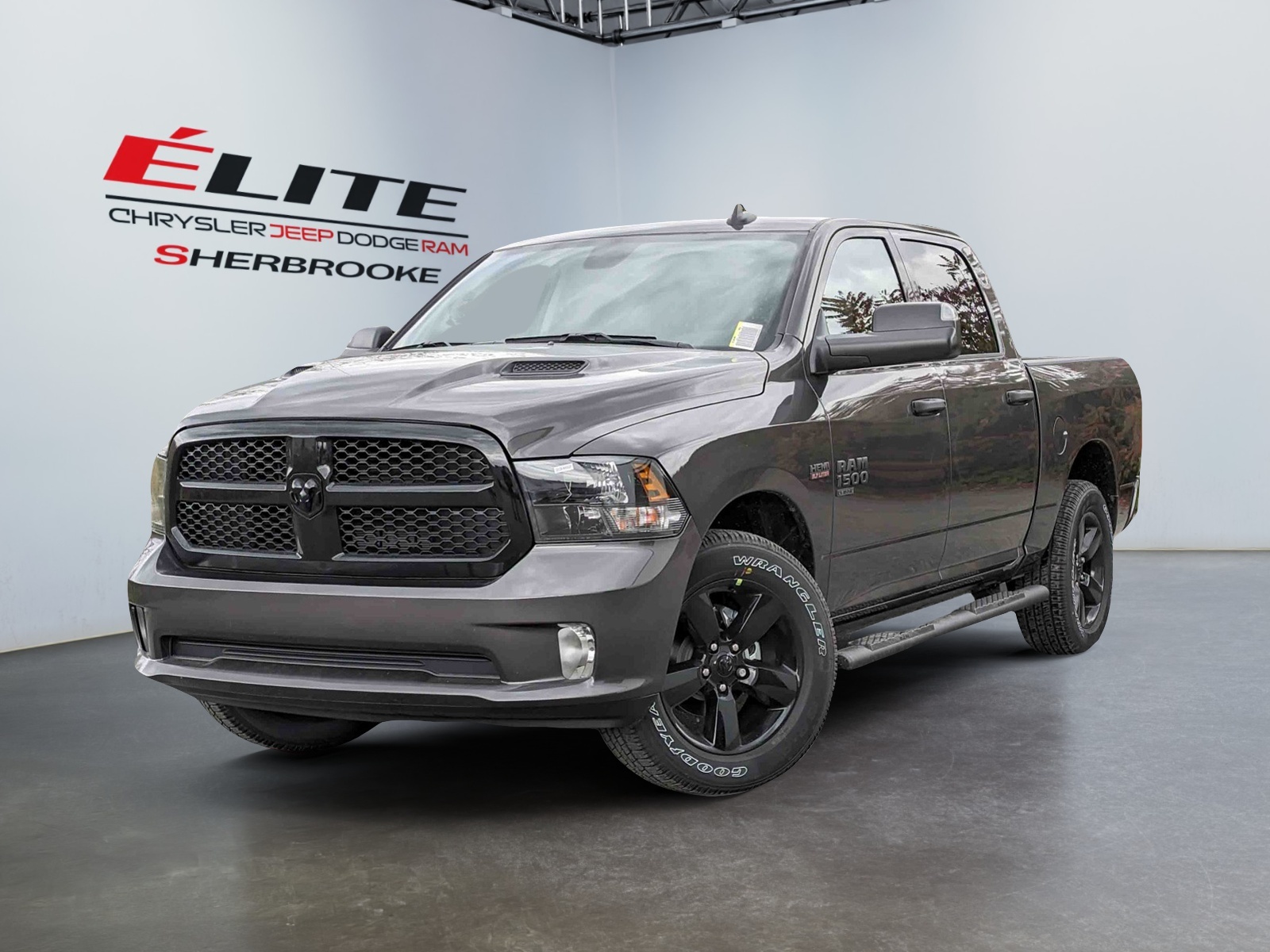 2023 Ram 1500 Classic EXPRESS NIGHT EDITION CREW CAB 4X4